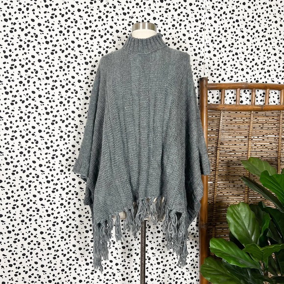 Forever 21 Sweaters - Forever 21+ | Grey Knit Turtleneck Fringe Plus Size Poncho Sweater 0X/1X EUC